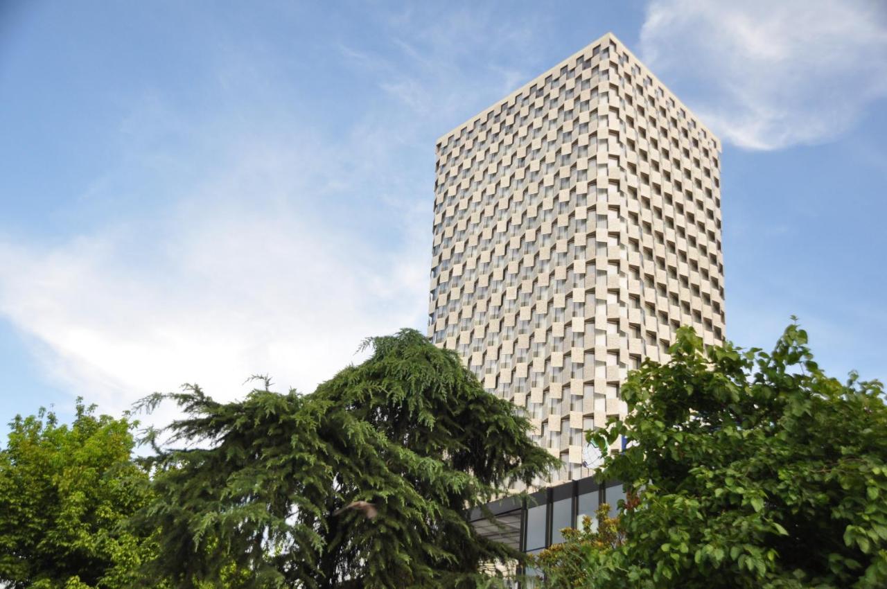Maritim Hotel Plaza Tiranë Ngoại thất bức ảnh The University of Bath