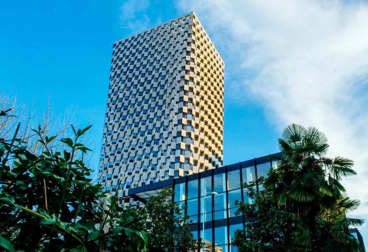 Maritim Hotel Plaza Tiranë Ngoại thất bức ảnh The hotel in 2019