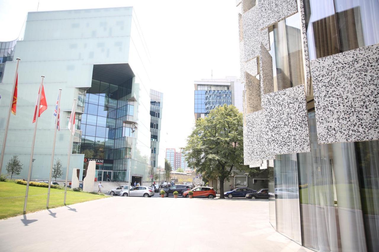 Maritim Hotel Plaza Tiranë Ngoại thất bức ảnh The campus of the University of Novi Sad