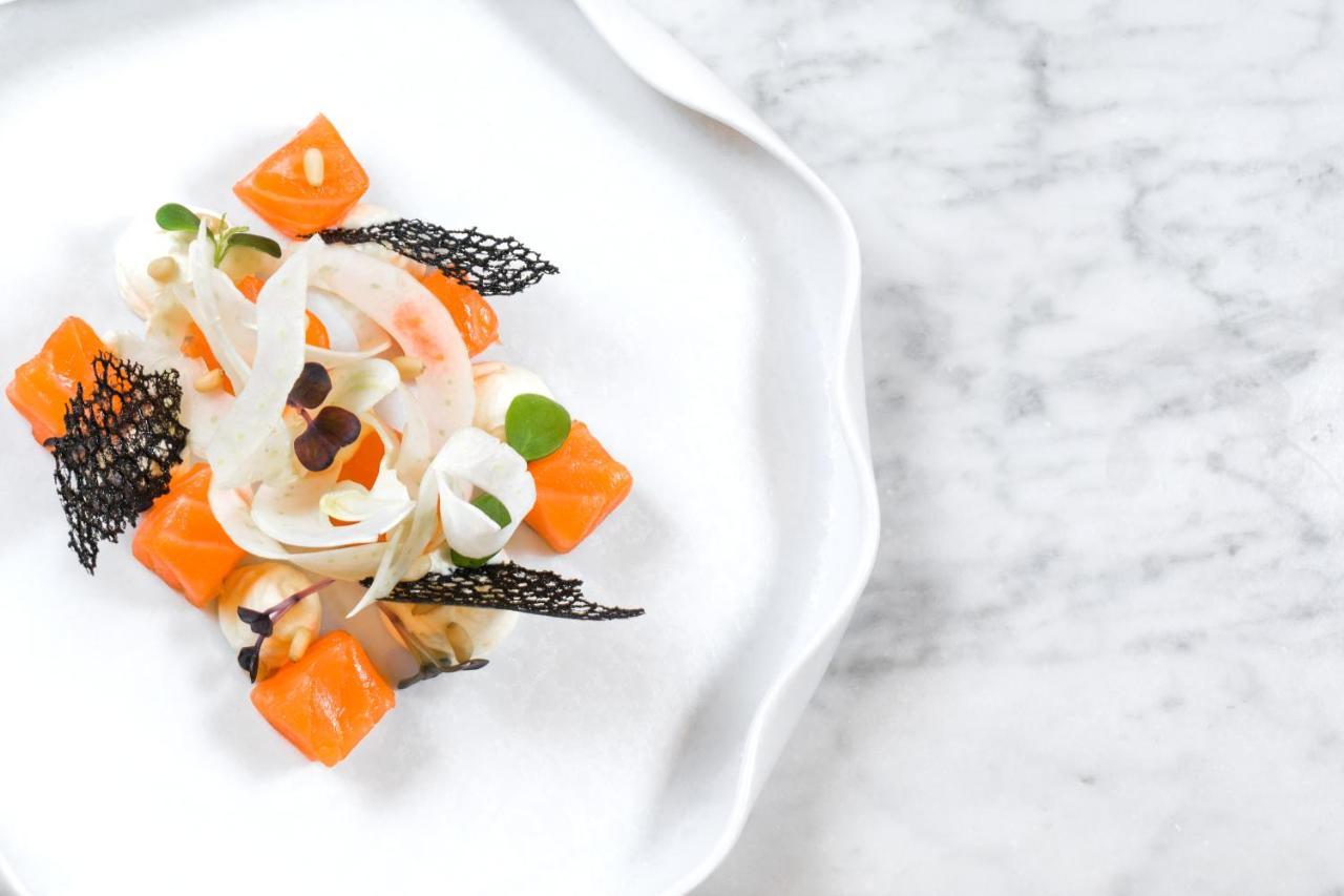 Maritim Hotel Plaza Tiranë Ngoại thất bức ảnh A salad prepared with the edible flowers of the Japanese anemone