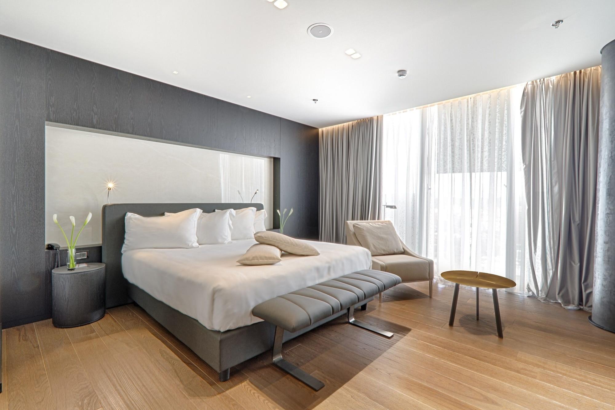 Maritim Hotel Plaza Tiranë Ngoại thất bức ảnh Deluxe room