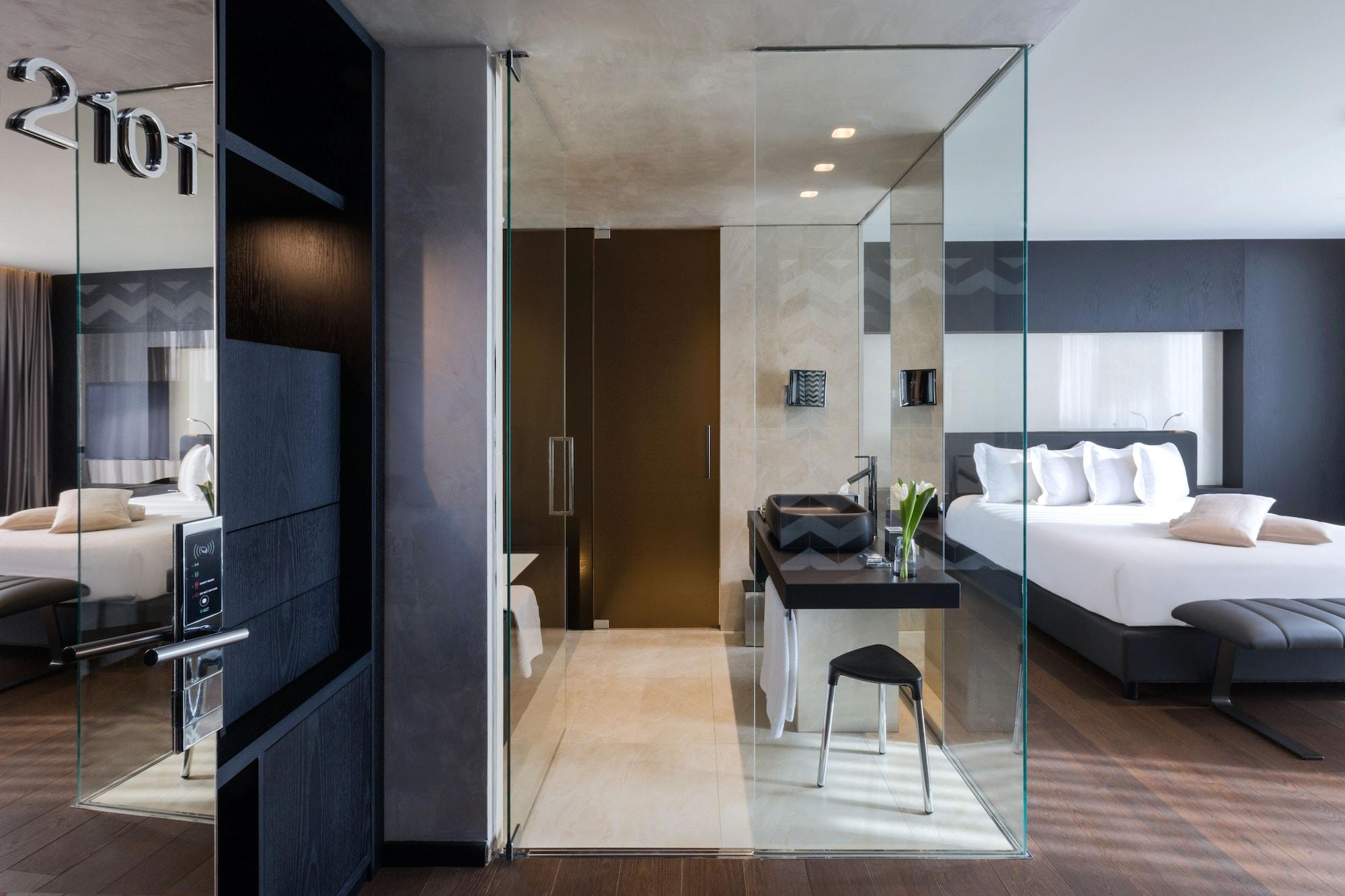Maritim Hotel Plaza Tiranë Ngoại thất bức ảnh Deluxe Room