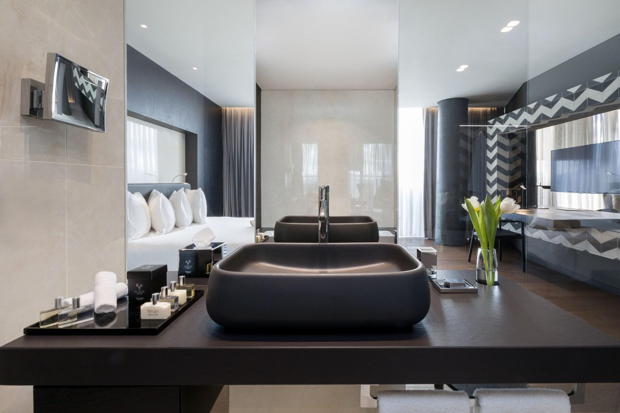 Maritim Hotel Plaza Tiranë Ngoại thất bức ảnh The bathroom of a suite at the Mandarin Oriental, Munich