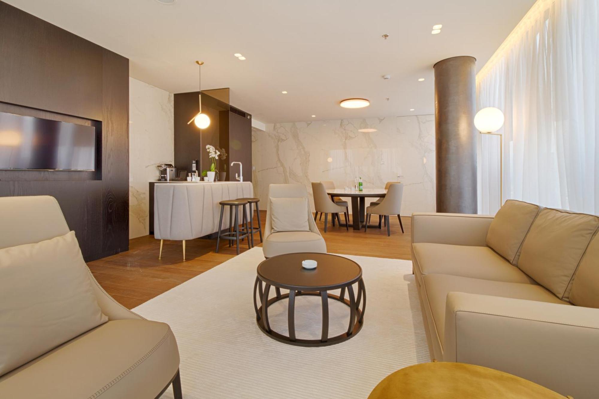 Maritim Hotel Plaza Tiranë Ngoại thất bức ảnh A living room in a serviced apartment in Frankfurt, Germany