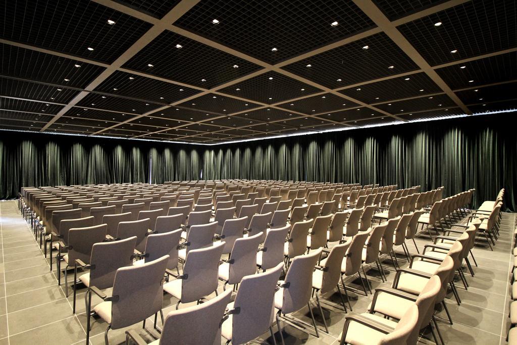 Maritim Hotel Plaza Tiranë Ngoại thất bức ảnh The European Economic and Social Committee