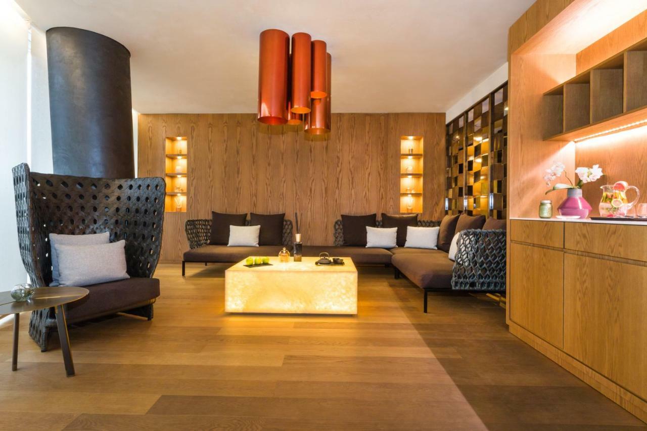 Maritim Hotel Plaza Tiranë Ngoại thất bức ảnh The lounge at the airport