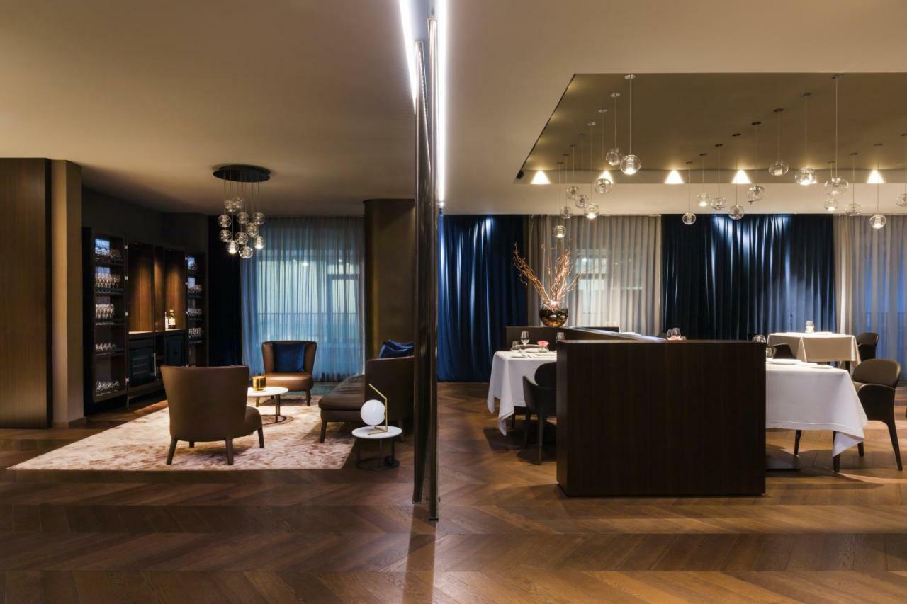 Maritim Hotel Plaza Tiranë Ngoại thất bức ảnh Restaurant Tantris