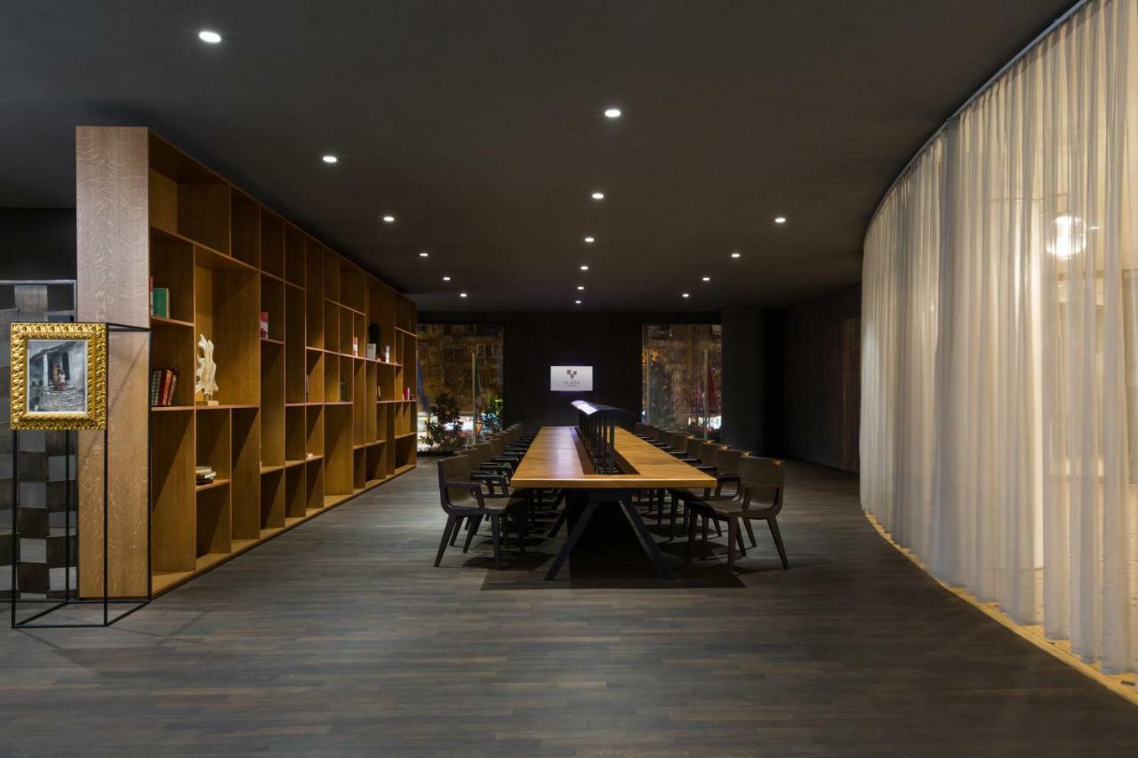 Maritim Hotel Plaza Tiranë Ngoại thất bức ảnh Library