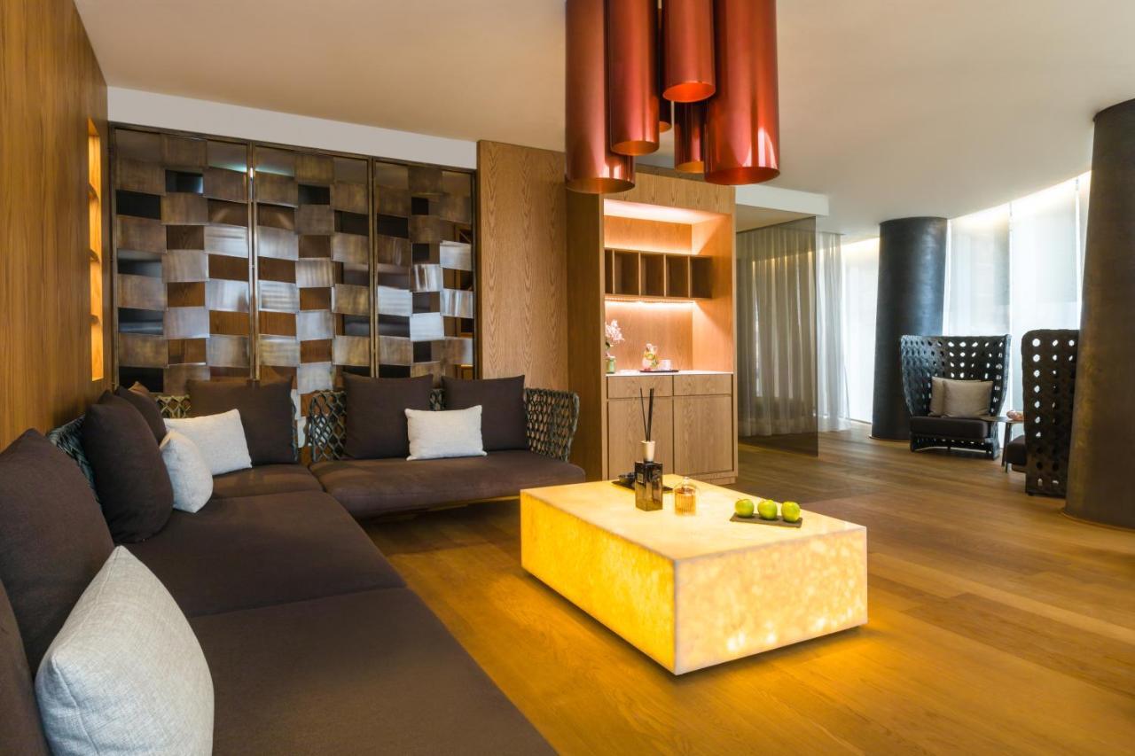 Maritim Hotel Plaza Tiranë Ngoại thất bức ảnh The interior of a suite at the Mandarin Oriental, Munich