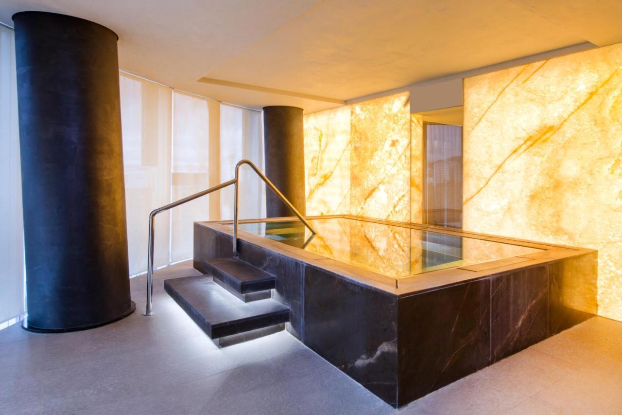 Maritim Hotel Plaza Tiranë Ngoại thất bức ảnh The spa at The Dorchester