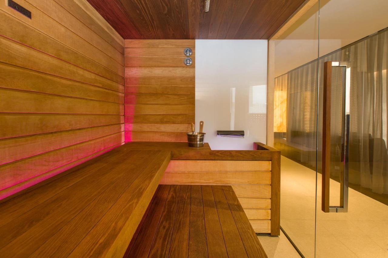Maritim Hotel Plaza Tiranë Ngoại thất bức ảnh A modern Finnish sauna